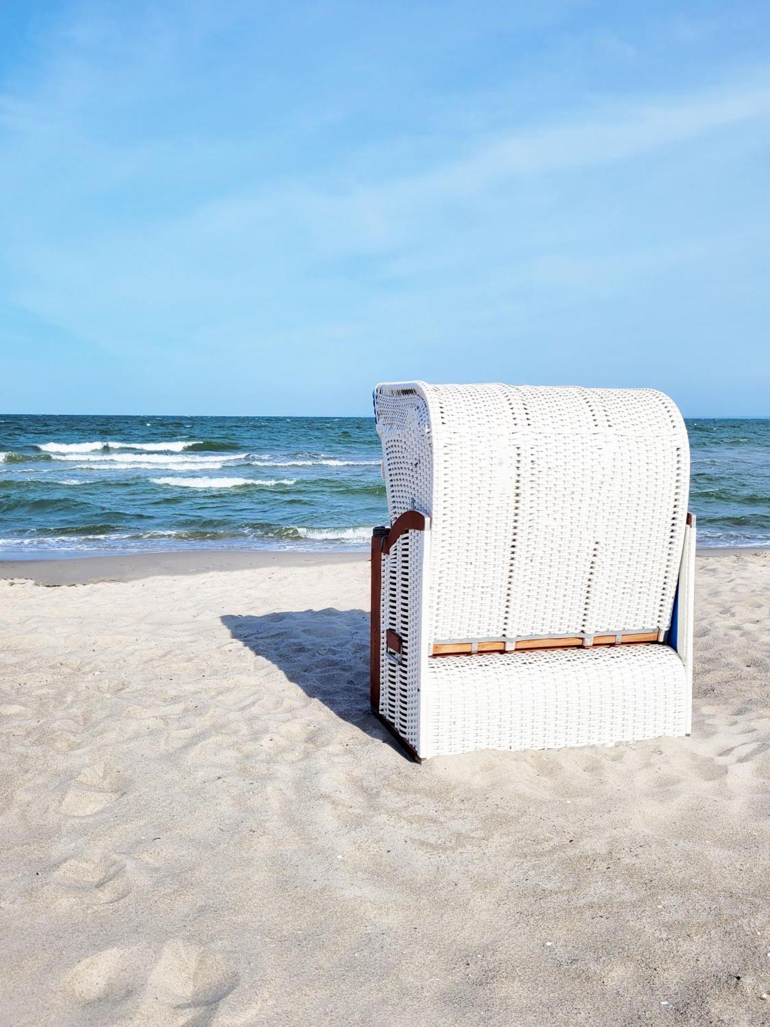 Strandnahe Ferienwohnung - Sehr Modern Und Hochwertig Eingerichtet, Inklusive Parkplatz, Gartenzugang Und Fahrradunterstellmoeglichkeit Scharbeutz Exteriör bild